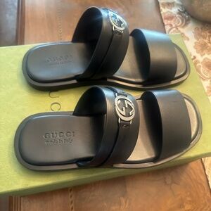 Gucci Men's sandal with Round Interlocking G